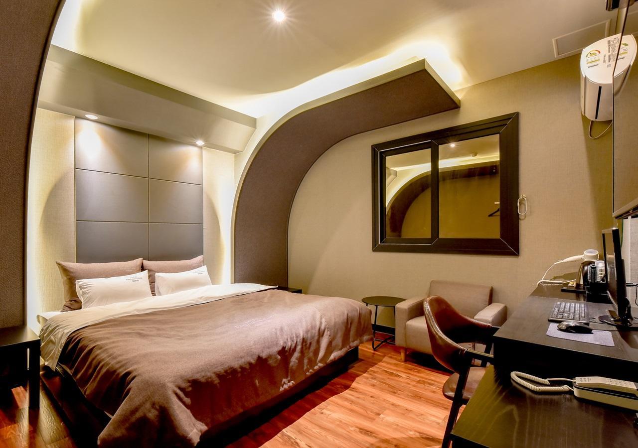 French Code Hotel Changwon Zewnętrze zdjęcie